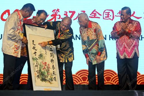 DATUK SERI ISMAIL SABRI YAAKOB