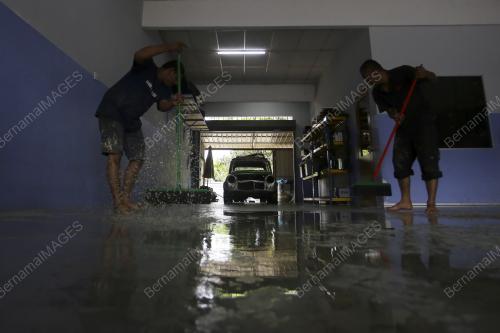 PREMIS PERNIAGAAN DI RANTAU TERJEJAS AKIBAT BANJIR