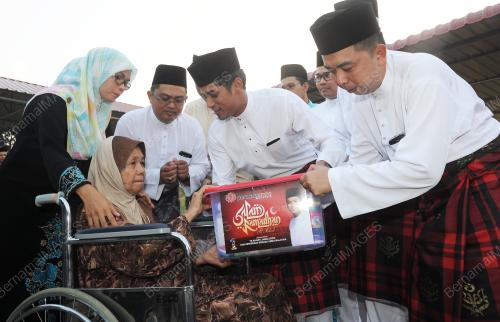 NS12_05072015_KHAIRY_IHYA
