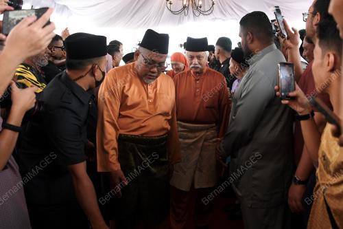 TUANKU MUHRIZ TUANKU MUNAWIR