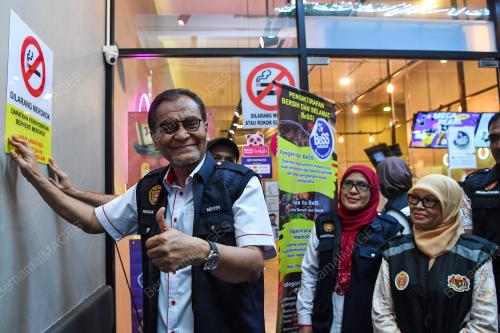 DATUK SERI DR DZULKEFLY AHMAD
