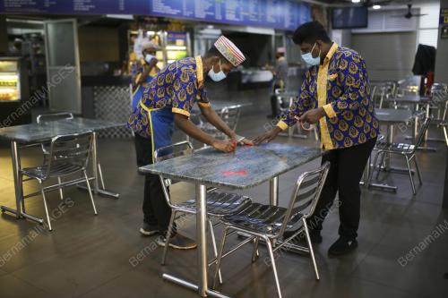 KEBENARAN MAKAN DI RESTORAN HANYA DUA ORANG