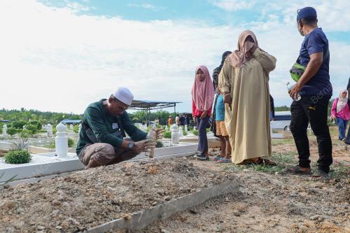 JENAZAH DUA BERADIK LEMAS