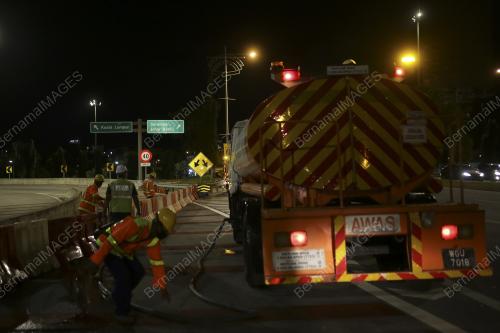 LALUAN KELUAR KE LEBUHRAYA SELATAN DITUTUP