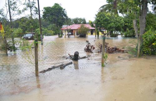 NS12_14112017_BANJIR_KILAT