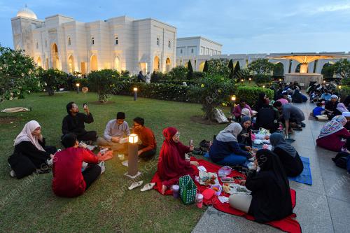 IFTAR DI MASJID SRI SENDAYAN