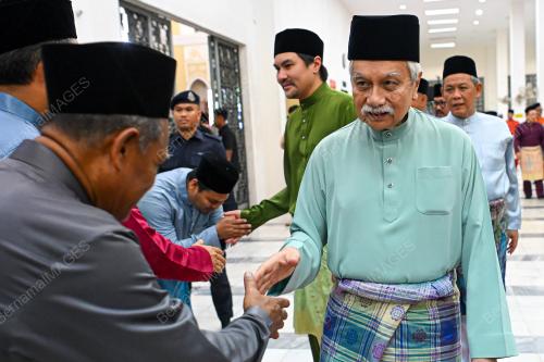 TUANKU MUHRIZ TUANKU MUNAWIR