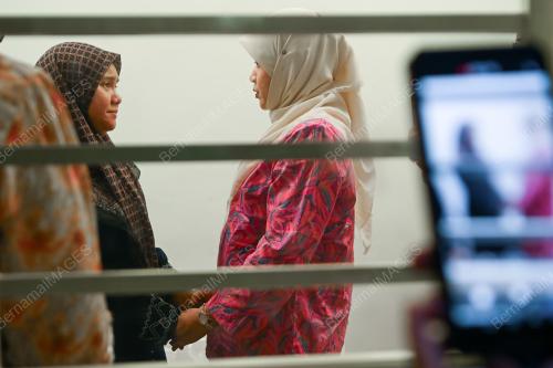FADHLINA SIDEK