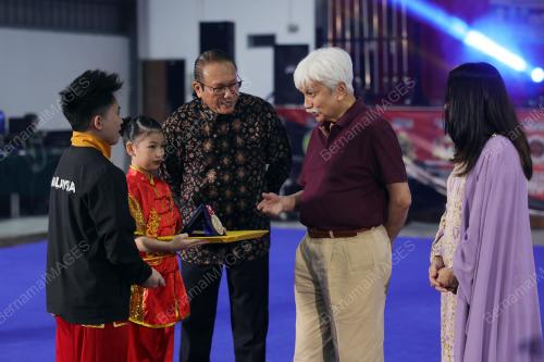 TUANKU MUHRIZ TUANKU MUNAWIR