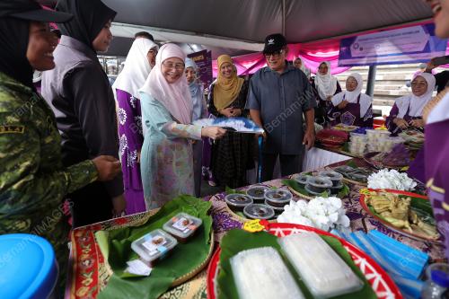 DATUK SERI DR WAN AZIZAH WAN ISMAIL