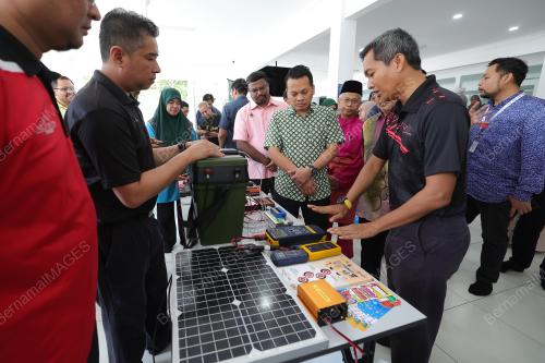 NIK NAZMI NIK AHMAD