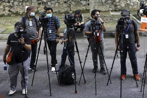 PETUGAS MEDIA AKAN TERIMA SUNTIKAN VAKSIN COVID-19