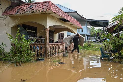BENCANA BANJIR DI LINGGI