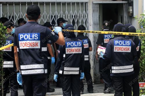 UNIT FORENSIK PERIKSA RUMAH SUSPEK DI TAMAN NEE YAN