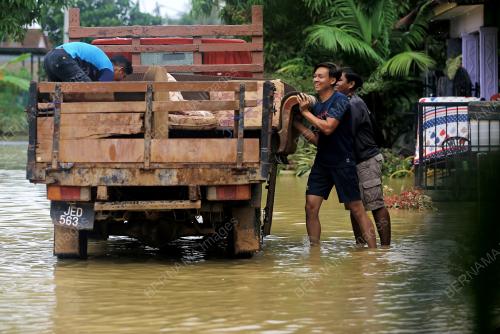 PASCA BENCANA BANJIR DI TAMPIN