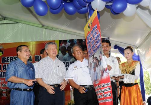 NS13_08032013_MUHYIDDIN_LAWAT