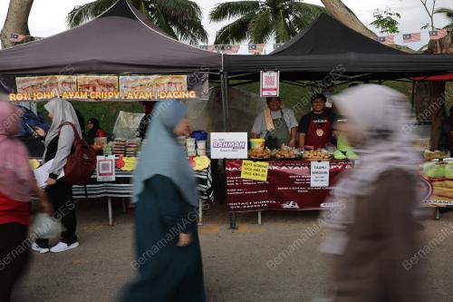 JUALAN MENU RAHMAH DI BAZAR RAMADAN