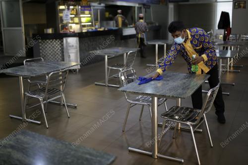 KEBENARAN MAKAN DI RESTORAN HANYA DUA ORANG