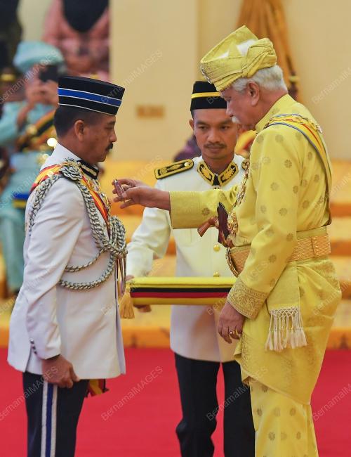 TUANKU MUHRIZ TUANKU MUNAWIR