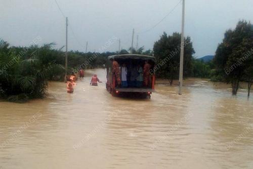 NS13_14112017_BANJIR_KILAT