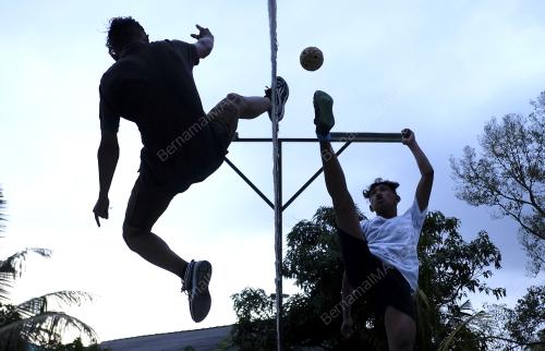PEMBUKAAN SEKTOR SUKAN DAN REKREASI