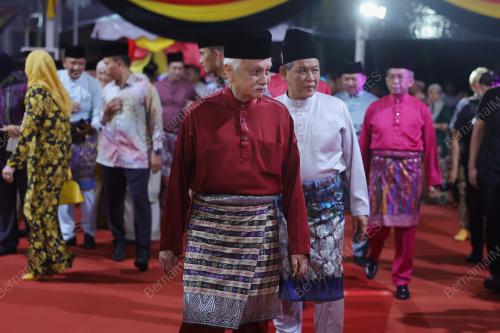 TUANKU MUHRIZ TUANKU MUNAWIR 
