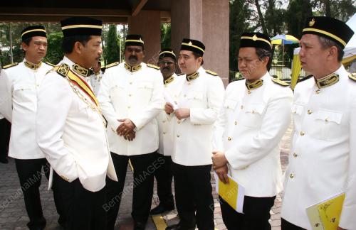 TUANKU MUHRIZ IBNI ALMARHUM TUANKU MUNAWIR