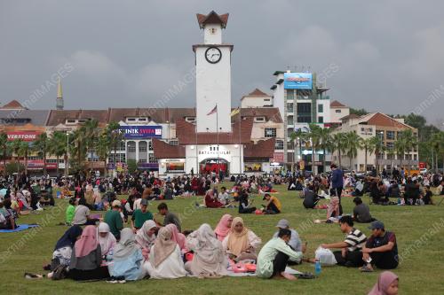 BERBUKA PUASA