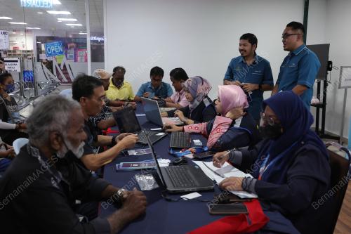 DATUK SERI MOHD UZIR MAHIDIN