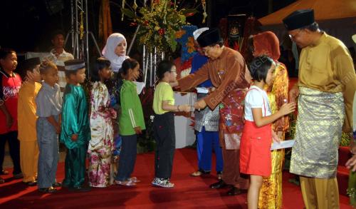 DR RAIS YATIM