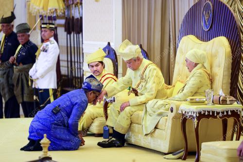 TUANKU MUHRIZ TUANKU MUNAWIR