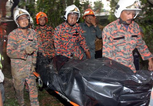 KERETA API TERGELINCIR