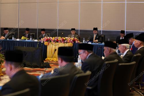 TUANKU MUHRIZ TUANKU MUNAWIR 
