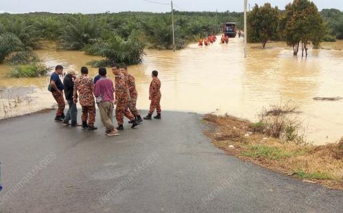 NS14_14112017_BANJIR_KILAT