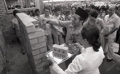 DR. MAHATHIR MOHAMAD