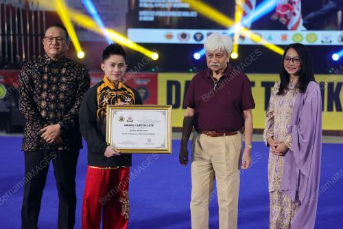 TUANKU MUHRIZ TUANKU MUNAWIR