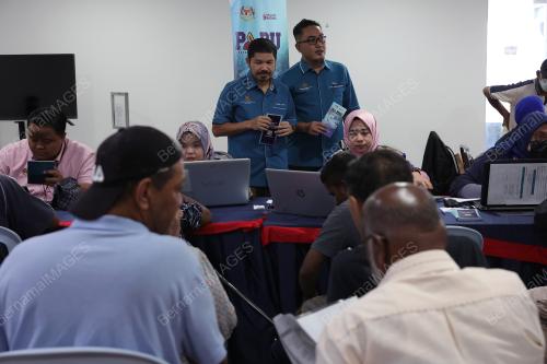 DATUK SERI MOHD UZIR MAHIDIN