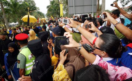 TUANKU MUHRIZ IBNI ALMARHUM TUANKU MUNAIWR