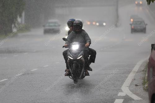 AMARAN HUJAN BERTERUSAN
