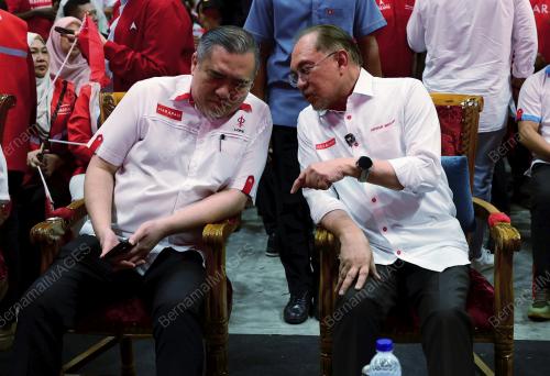 DATUK SERI ANWAR IBRAHIMq