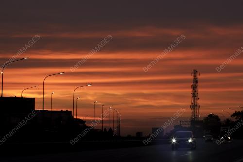 PEMANDANGAN SENJA DI LEBUHRAYA PLUS