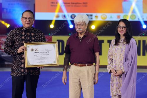 TUANKU MUHRIZ TUANKU MUNAWIR