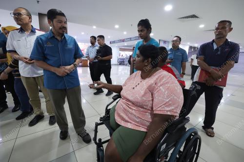 DATUK SERI MOHD UZIR MAHIDIN