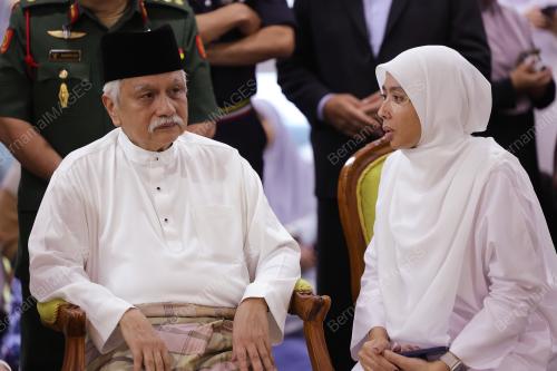TUANKU MUHRIZ TUANKU MUNAWIR