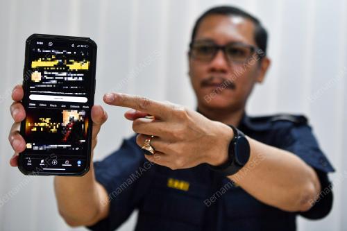 AHMAD ZAKI HAMZAH