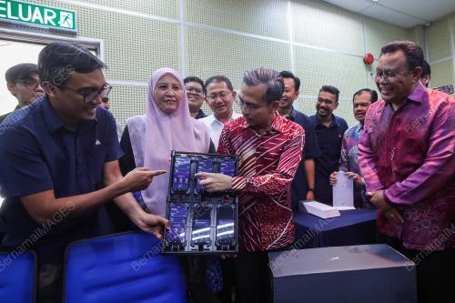 FAHMI FADZIL