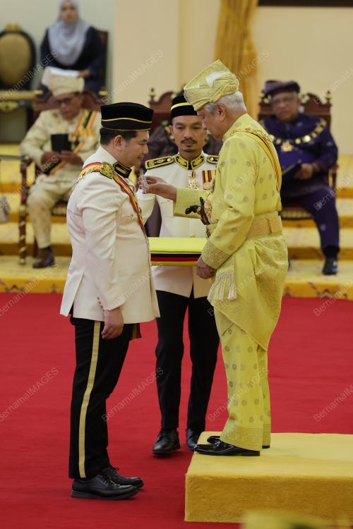 TUANKU MUHRIZ TUANKU MUNAWIR 