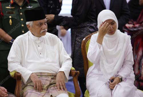 TUANKU MUHRIZ TUANKU MUNAWIR