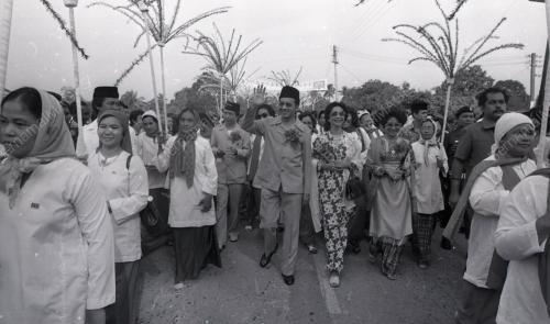 DR. MAHATHIR MOHAMAD