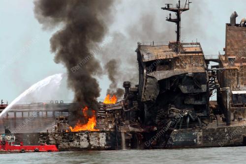 KAPAL TERBAKAR